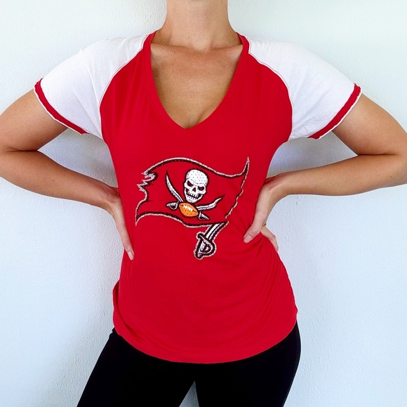 NFL Tampa Bay Buccaneers red white Martin 22 mesh logo v-neck tee size medium - Picture 1 of 12